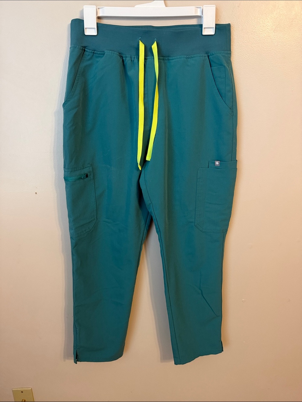 Figs High Waisted Yola Slim Scrub Pants cactus green size medium petite MP